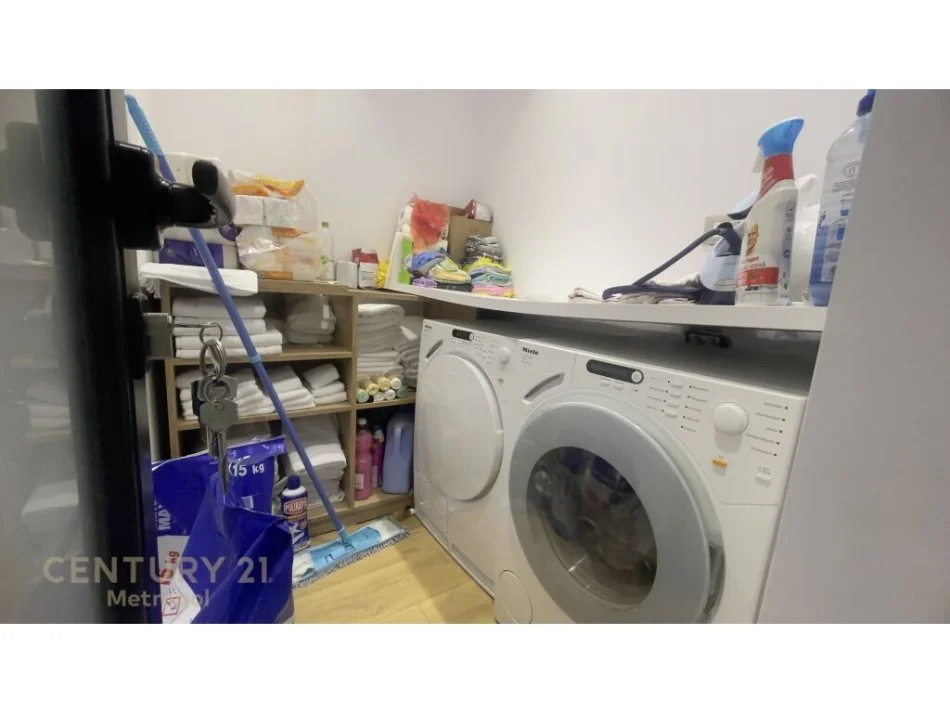 Tirane, shitet apartament 1+1 Kati 2, 150 m² 375.000 € (kopeshti botanik)
