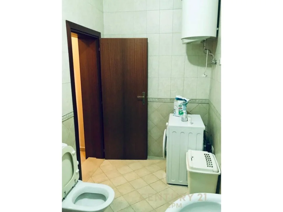 Tirane, jepet me qera apartament 1+1 Kati 5, 80 m² 550 € (komuna e parisit)