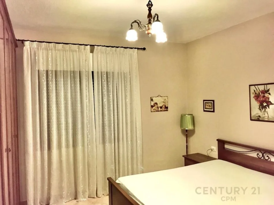 Tirane, jepet me qera apartament 1+1 Kati 5, 80 m² 550 € (komuna e parisit)