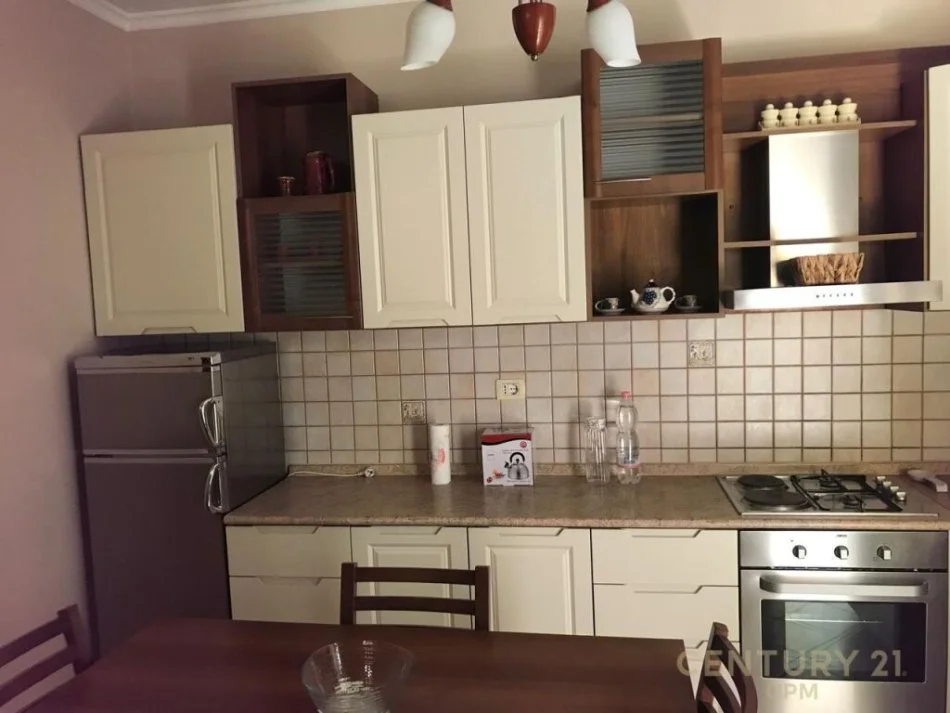 Tirane, jepet me qera apartament 1+1 Kati 5, 80 m² 550 € (komuna e parisit)