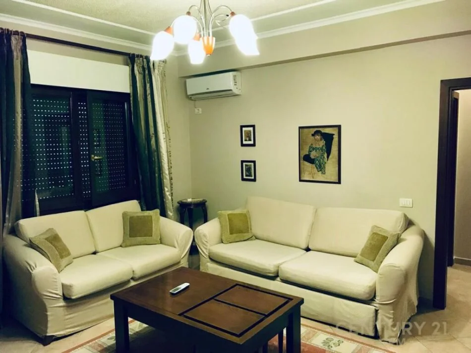 Tirane, jepet me qera apartament 1+1 Kati 5, 80 m² 550 € (komuna e parisit)