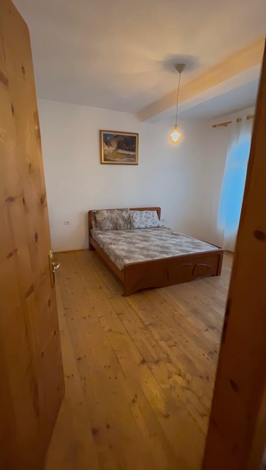 Tirane, jepet me qera apartament 1+1 Kati 2, 100 m² 500 € (Rruga Kroit, prane Kopshtit Zologjik)