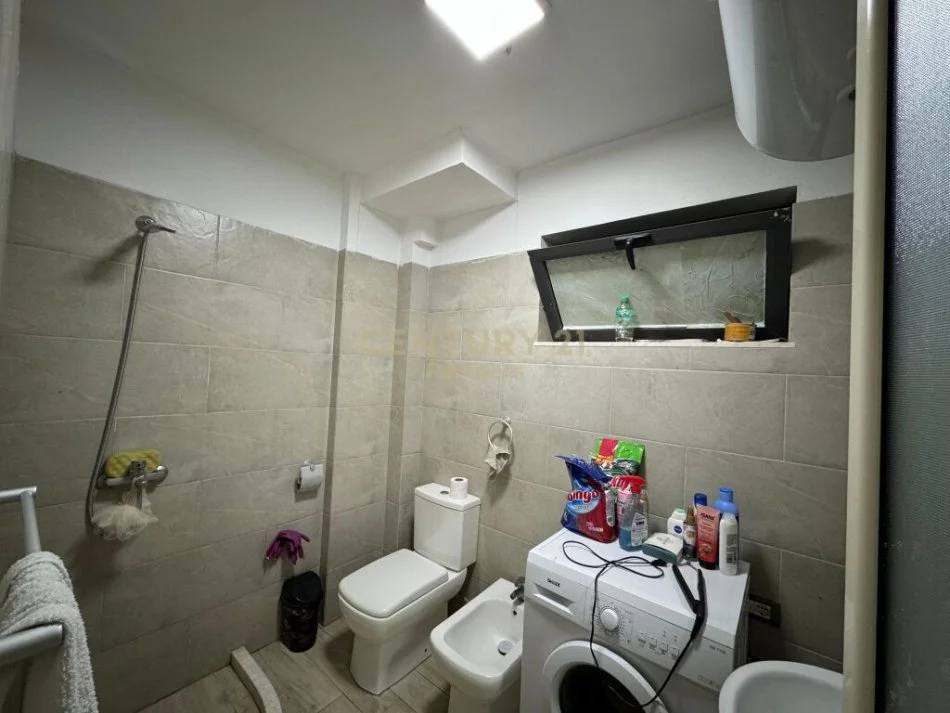 Tirane, shitet apartament 1+1 Kati 1, 60 m² 105.000 € (mine peza)