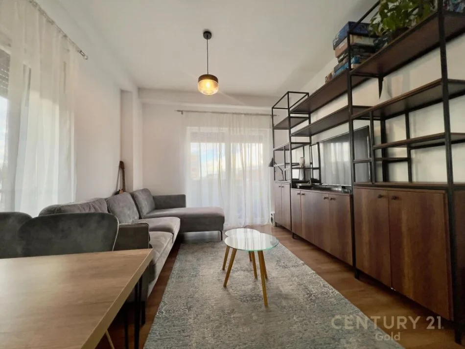 Tirane, jepet me qera apartament 2+1 Kati 3, 76 m² 750 € (bulevardi i ri)
