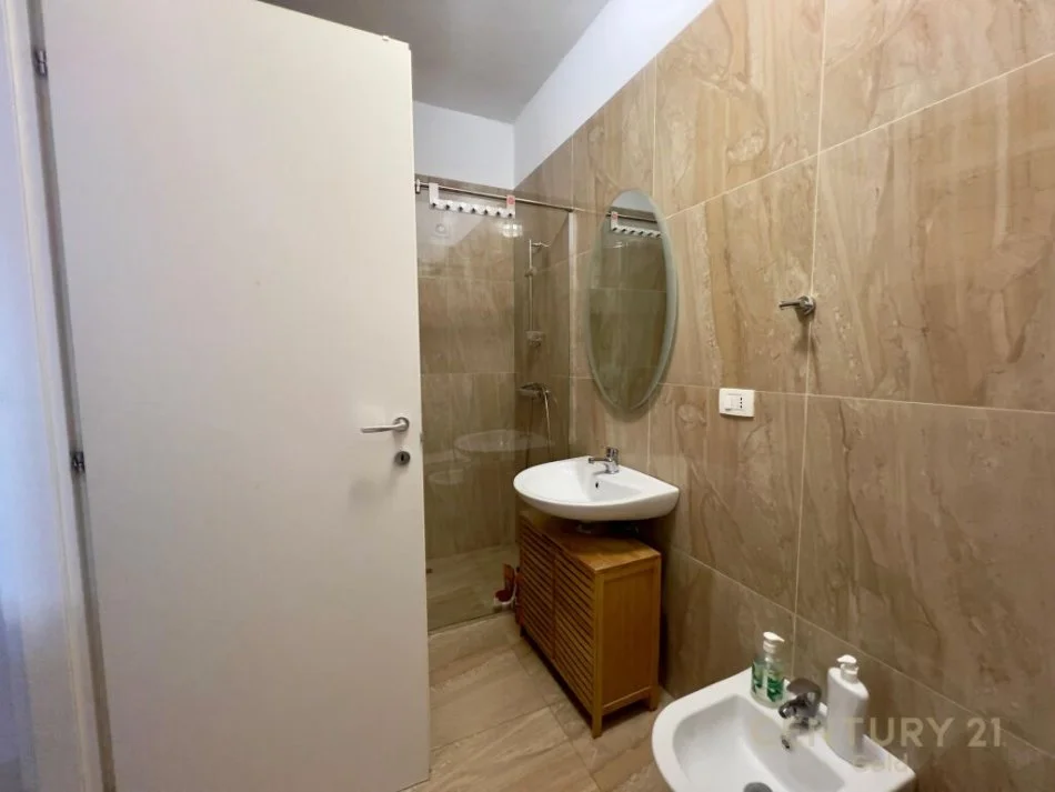 Tirane, jepet me qera apartament 2+1 Kati 3, 76 m² 750 € (bulevardi i ri)