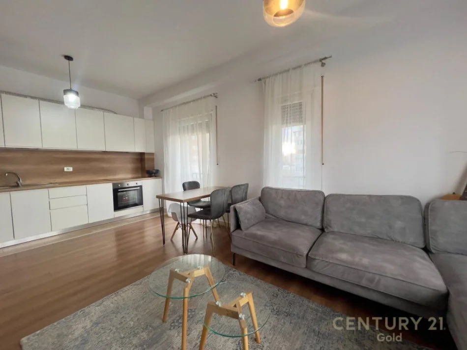 Tirane, jepet me qera apartament 2+1 Kati 3, 76 m² 750 € (bulevardi i ri)