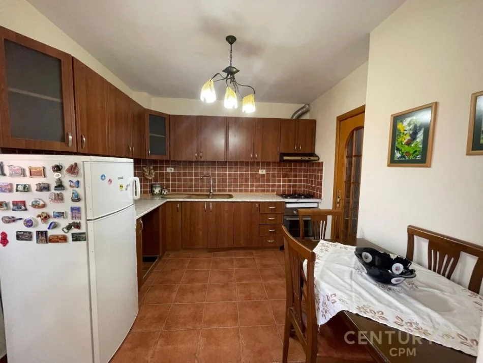 Tirane, shitet apartament 2+1 , 81 m² 120.000 € (ali demi)