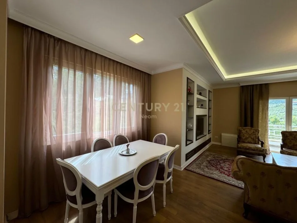 Tirane, jepet me qera apartament 2+1 Kati 3, 110 m² 950 € (liqeni i thate)