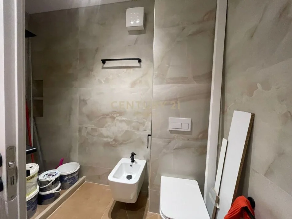 Tirane, jepet me qera apartament 2+1 Kati 4, 101 m² 1.300 € (qender)