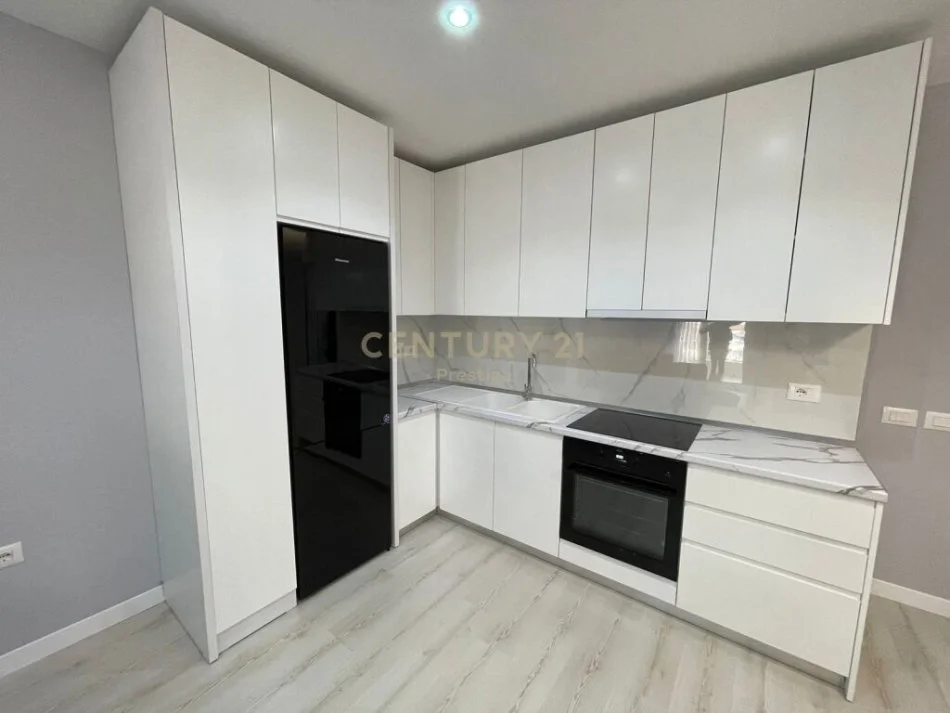 Tirane, jepet me qera apartament 2+1 Kati 7, 100 m² 750 € (rruga e elbasanit)