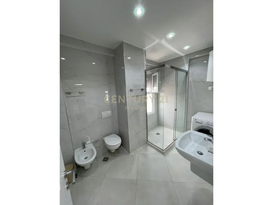 Tirane, jepet me qera apartament 2+1 Kati 7, 100 m² 750 € (rruga e elbasanit)