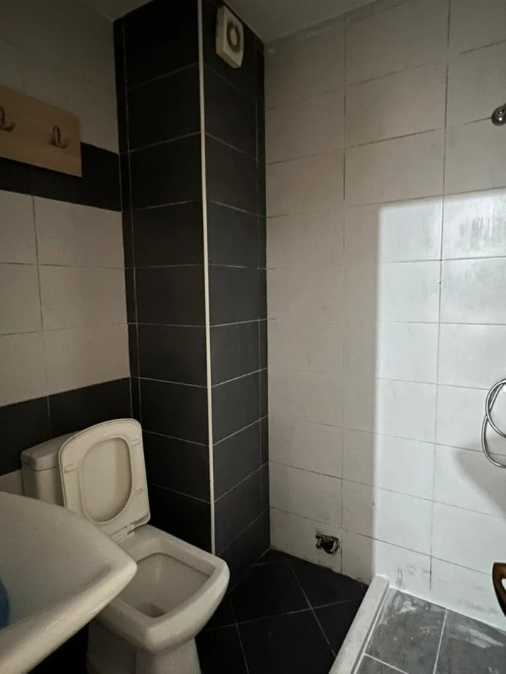 Tirane, jepet me qera apartament 3+1 Kati 2, 120 m² 600 € (Kopshti Zoologjik)