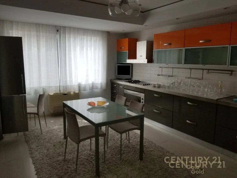 Tirane, shitet apartament 4+1 Kati 5, 348 m² 650.000 € (stadiumi dinamo)