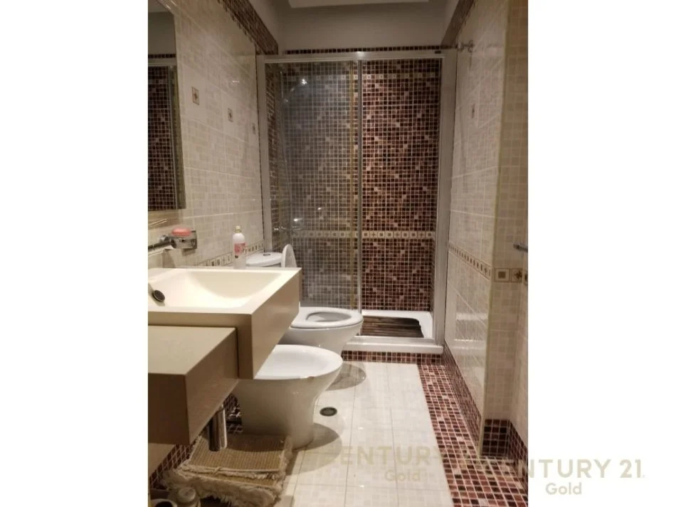 Tirane, shitet apartament 4+1 Kati 5, 348 m² 650.000 € (stadiumi dinamo)