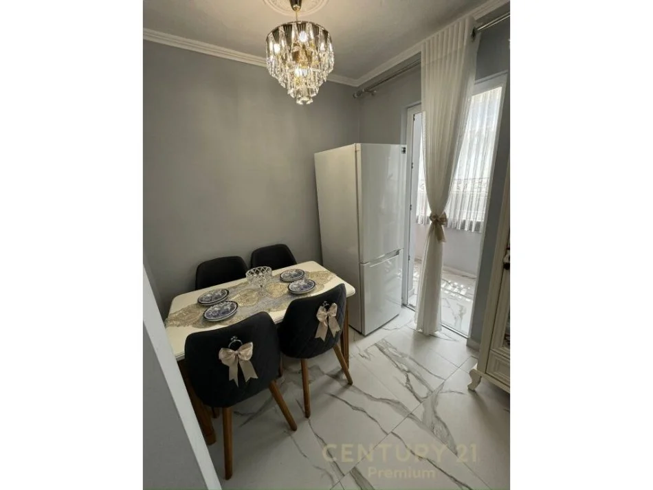 Tirane, jepet me qera apartament 1+1+Ballkon Kati 2, 60 m² 500 € 