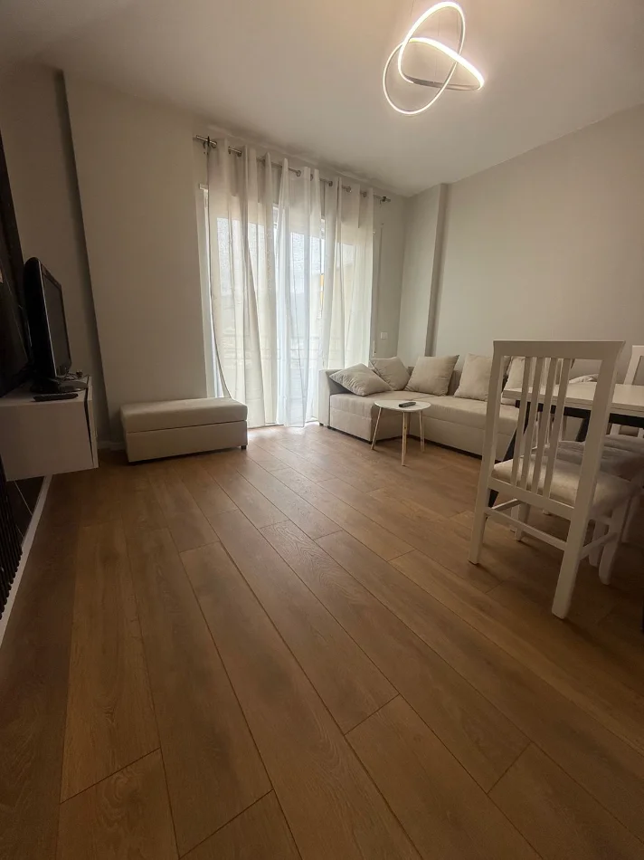 Tirane, jap me qera apartament 1+1+Ballkon Kati 5, 398 € 