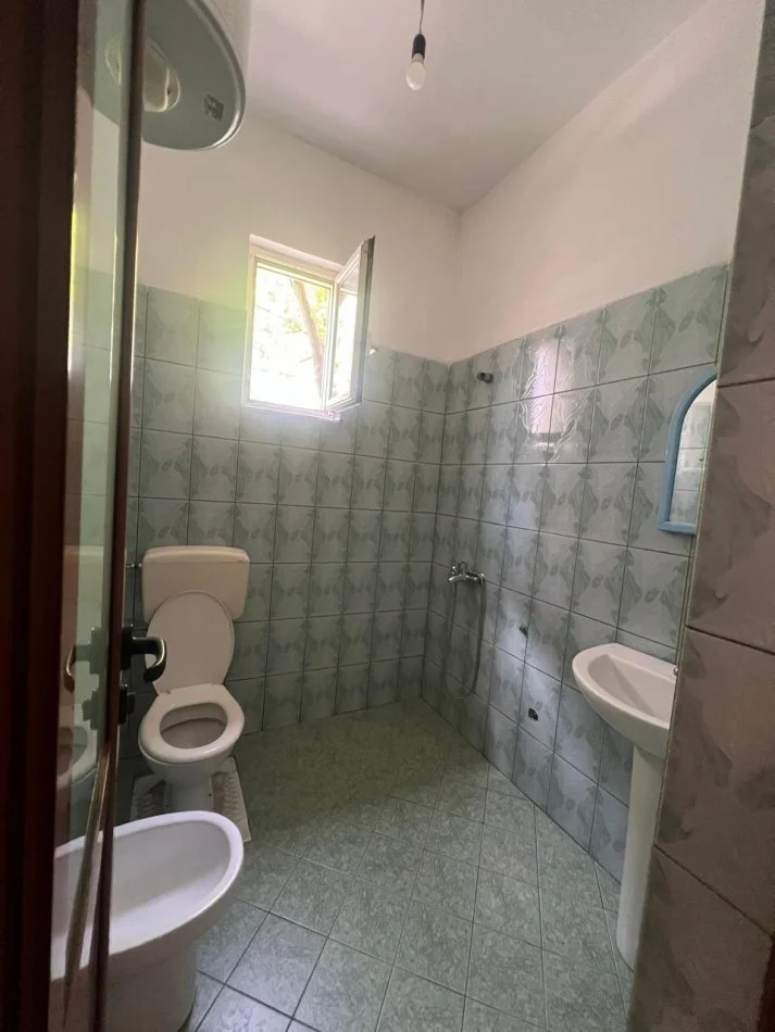 Tirane, jepet me qera apartament 1+1 Kati 0, 45 m² 300 € (Jordab Misja)