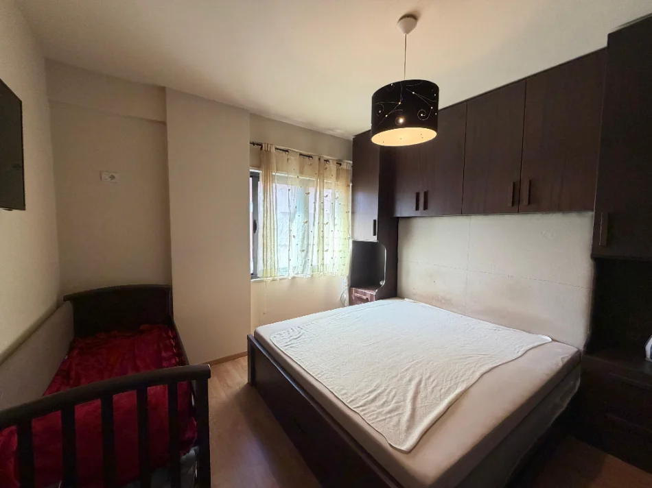 Shqiperi, jepet me qera apartament 1+1+Ballkon Kati 3, 68 m² 600 € (Liqeni i Thate)