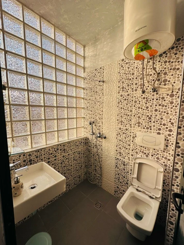 Tirane, jepet me qera apartament 2+1+Ballkon Kati 2, 110 m² 650 € 