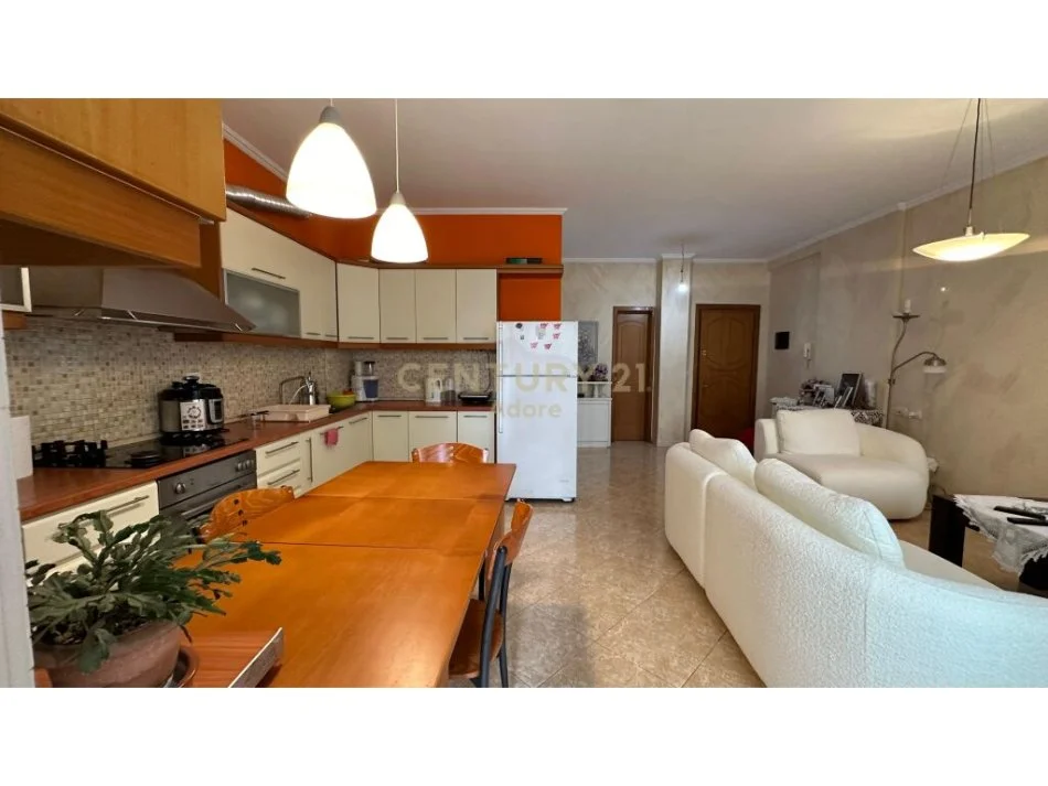Tirane, shitet apartament 2+1+Ballkon Kati 4, 110 m² 225.000 € (komuna e parisit)