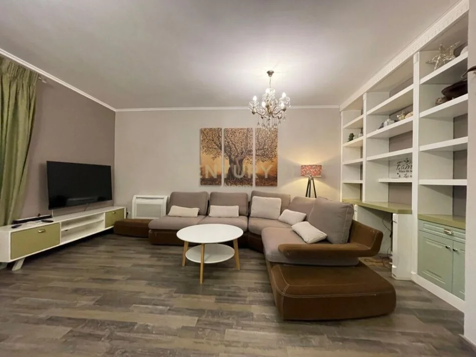 Tirane, jepet me qera apartament 2+1 Kati 1, 114 m² 950 € (liqeni i thate)