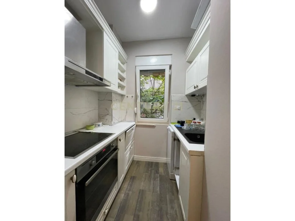 Tirane, jepet me qera apartament 2+1 Kati 1, 114 m² 950 € (liqeni i thate)