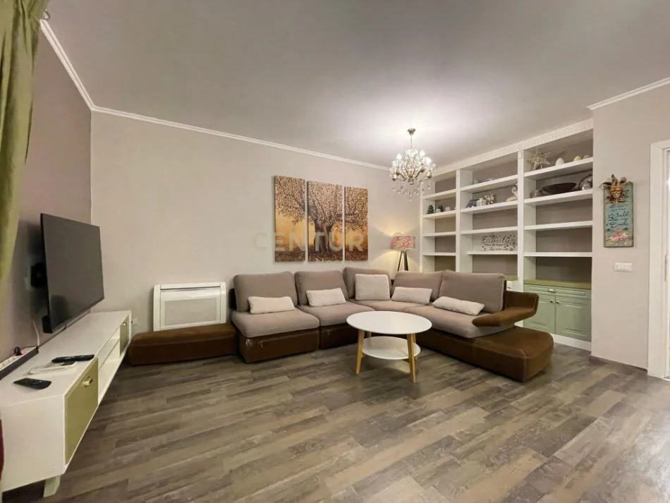 Tirane, jepet me qera apartament 2+1 Kati 1, 114 m² 950 € (liqeni i thate)