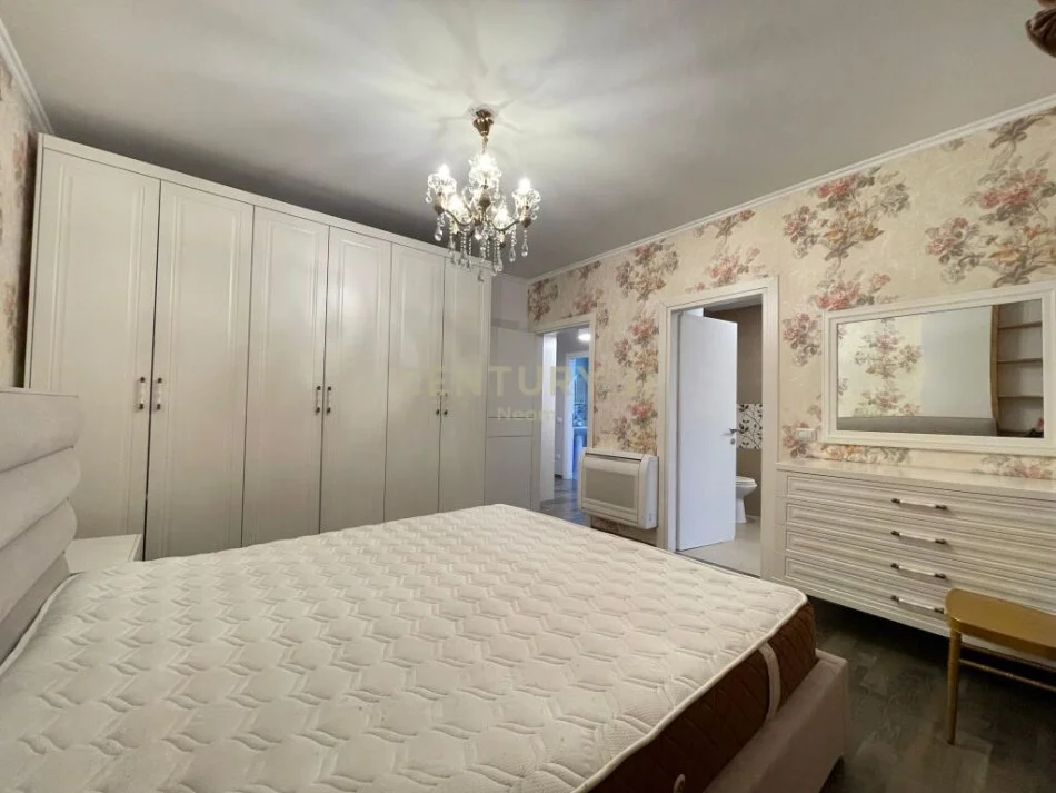 Tirane, jepet me qera apartament 2+1 Kati 1, 114 m² 950 € (liqeni i thate)