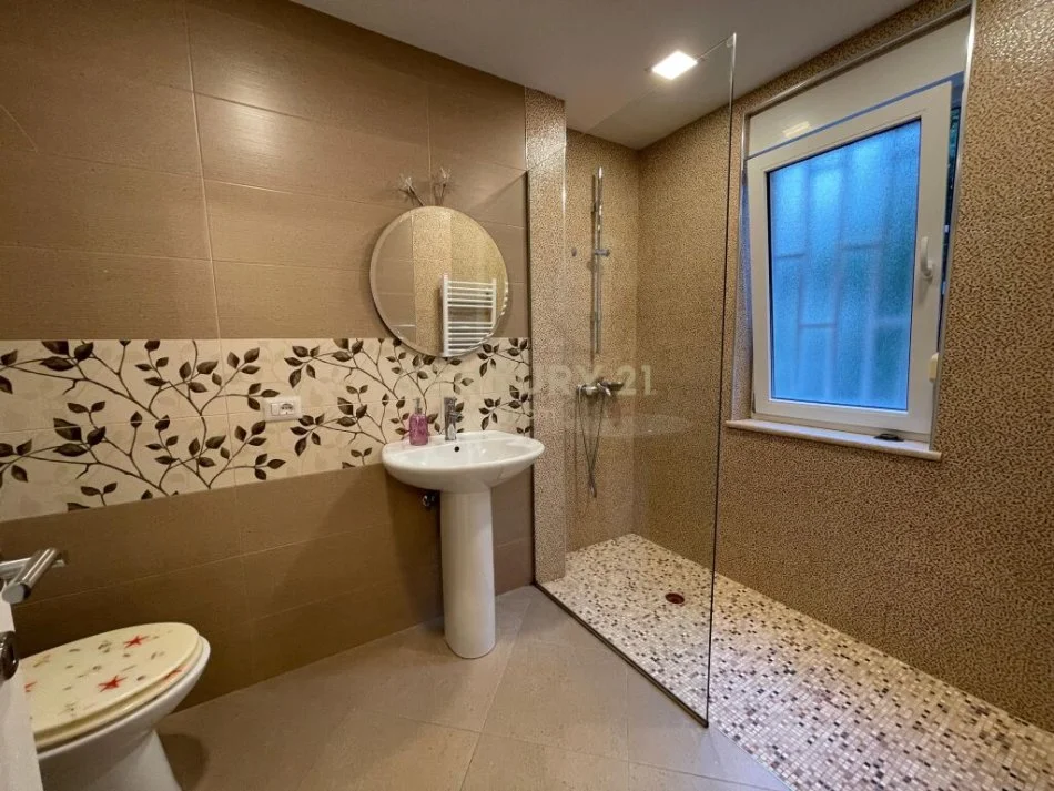Apartament 2+1+2 me qira në Liqen të Thatë, Tiranë - 950€ | 114 m²  Neom100392