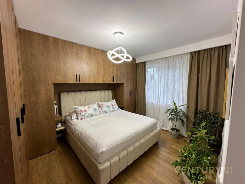 Tirane, shitet apartament 2+1+Ballkon Kati 3, 80 m² 178.000 € (shkolla e baletit)