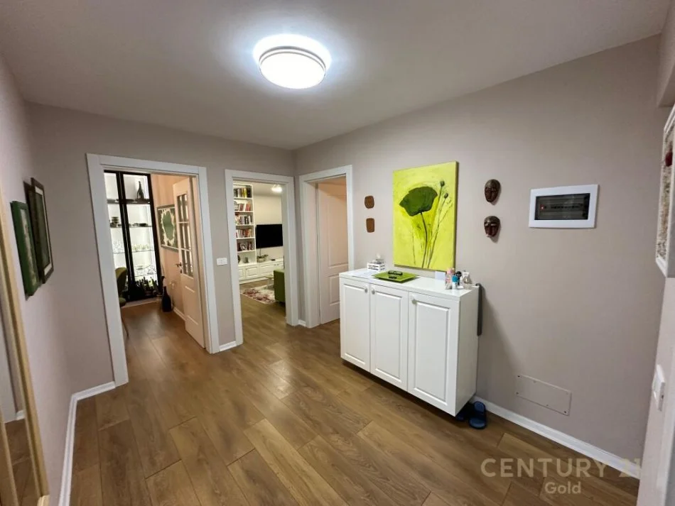 Tirane, shitet apartament 2+1+Ballkon Kati 3, 80 m² 178.000 € (shkolla e baletit)