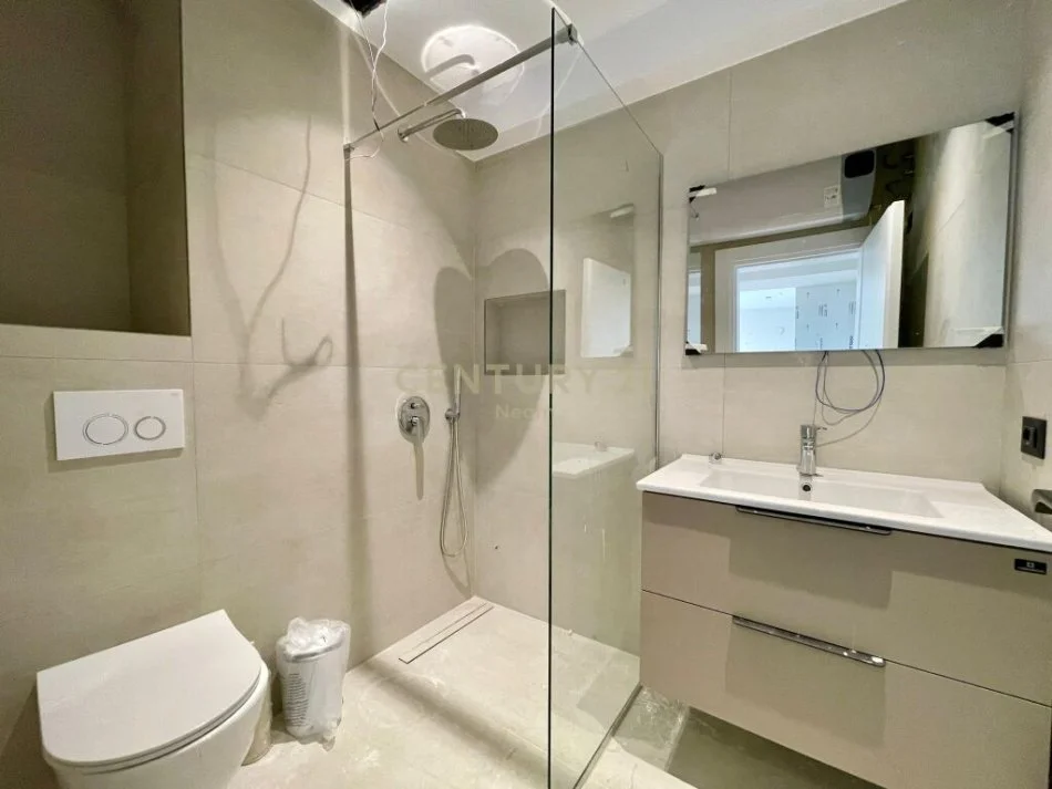 Tirane, jepet me qera apartament 2+1 Kati 6, 60 m² 700 € (petro nin)