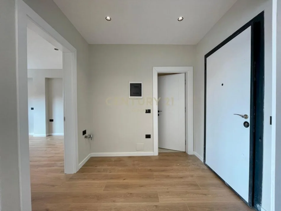 Tirane, jepet me qera apartament 2+1 Kati 6, 60 m² 700 € (petro nin)