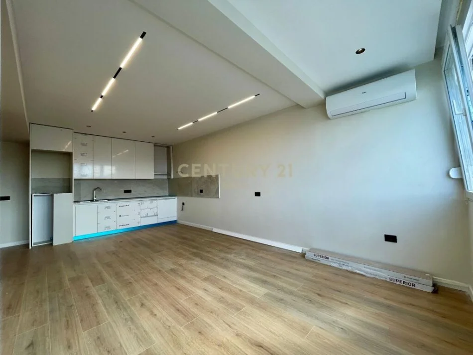 Tirane, jepet me qera apartament 2+1 Kati 6, 60 m² 700 € (petro nin)