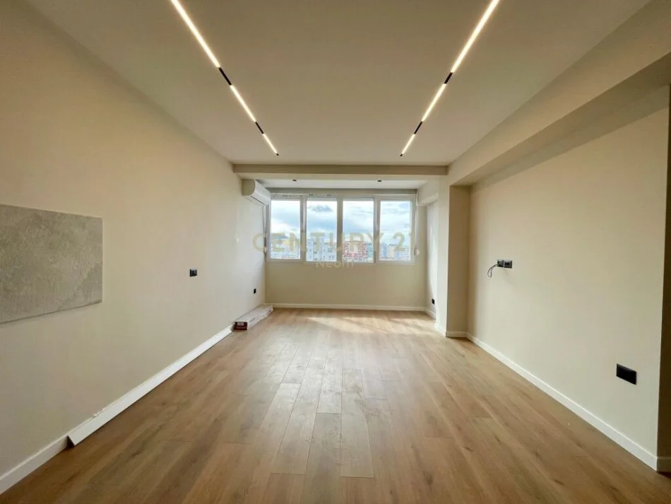 Tirane, jepet me qera apartament 2+1 Kati 6, 60 m² 700 € (petro nin)