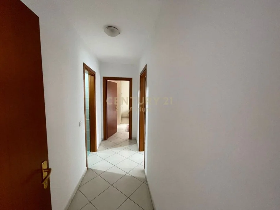 Tirane, jepet me qera apartament 2+1 Kati 8, 111 m² 800 € (rruga e barrikadave)