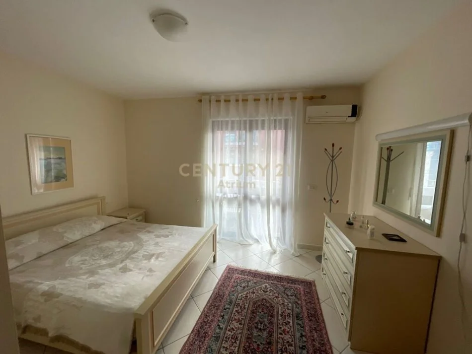 Tirane, jepet me qera apartament 2+1 Kati 8, 111 m² 800 € (rruga e barrikadave)