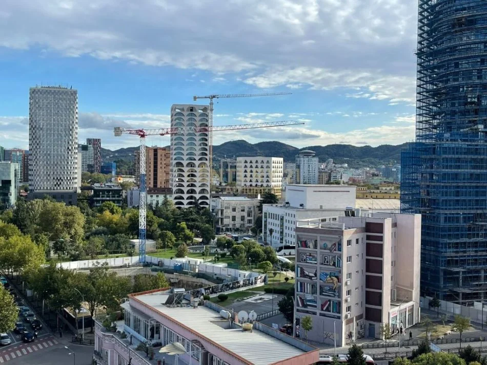 Tirane, jepet me qera apartament 2+1 Kati 8, 111 m² 800 € (rruga e barrikadave)