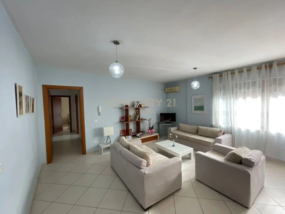 Tirane, jepet me qera apartament 2+1 Kati 8, 111 m² 800 € (rruga e barrikadave)