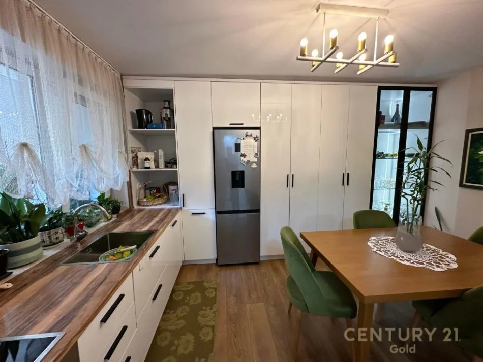 Tirane, shitet apartament 2+1+Ballkon Kati 3, 80 m² 178.000 € (SHKOLLA E BALETIT)