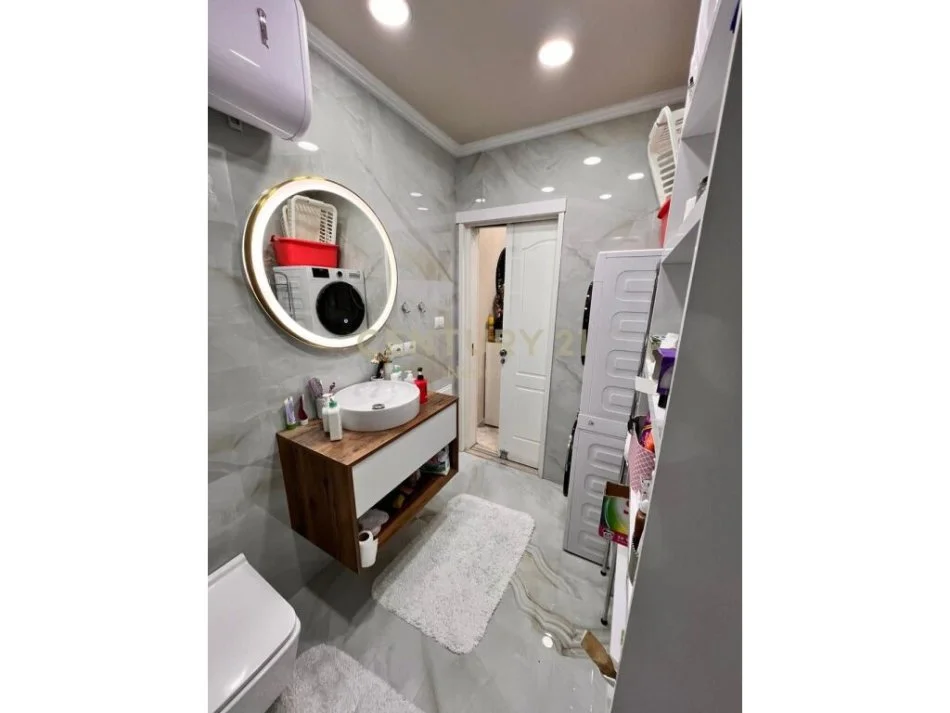 Tirane, jepet me qera apartament 2+1 Kati 3, 88 m² 700 € (kodra e diellit)