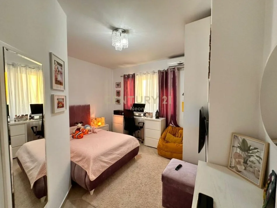 Tirane, jepet me qera apartament 2+1 Kati 3, 88 m² 700 € (kodra e diellit)