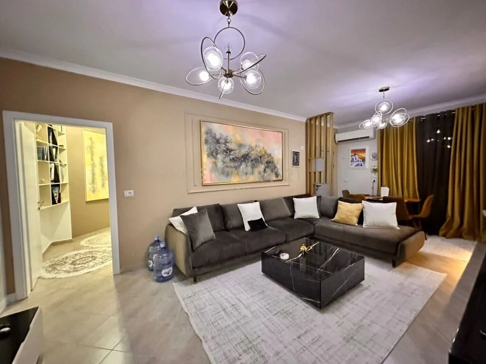 Tirane, jepet me qera apartament 2+1 Kati 3, 88 m² 700 € (KODRA E DIELLIT)