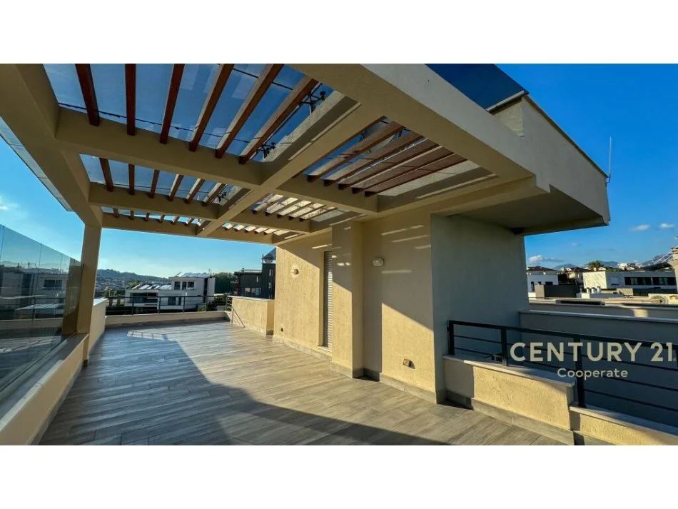 Tirane, jepet me qera 4+1+Ballkon Kati 2, 350 m² 4.500 € (TEG)