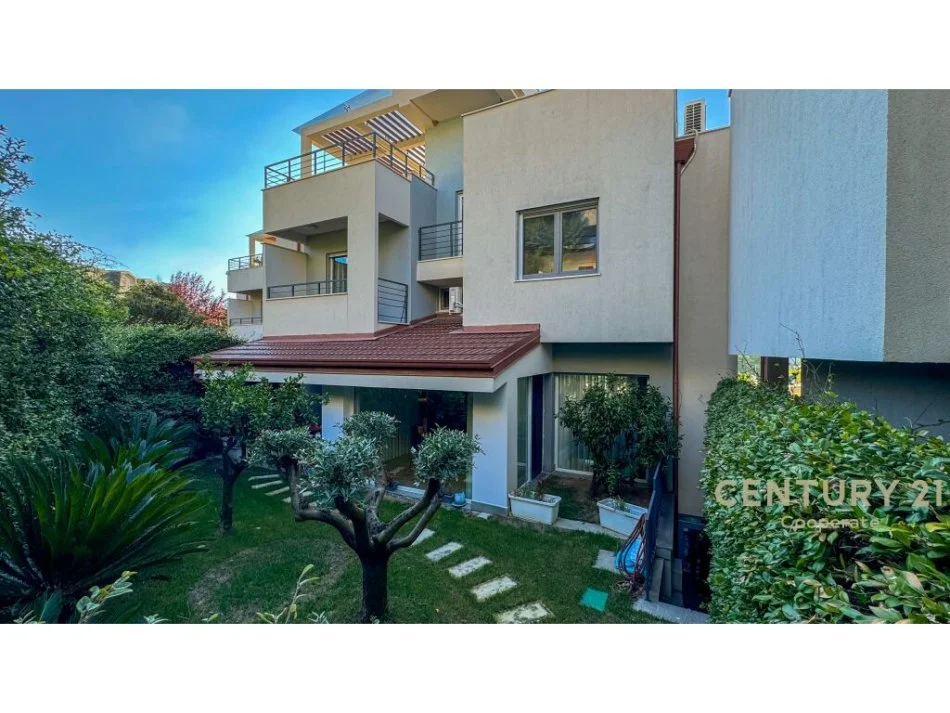 Tirane, jepet me qera 4+1+Ballkon Kati 2, 350 m² 4.500 € (TEG)