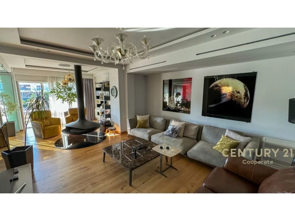 Tirane, jepet me qera 4+1+Ballkon Kati 2, 350 m² 4.500 € (TEG)