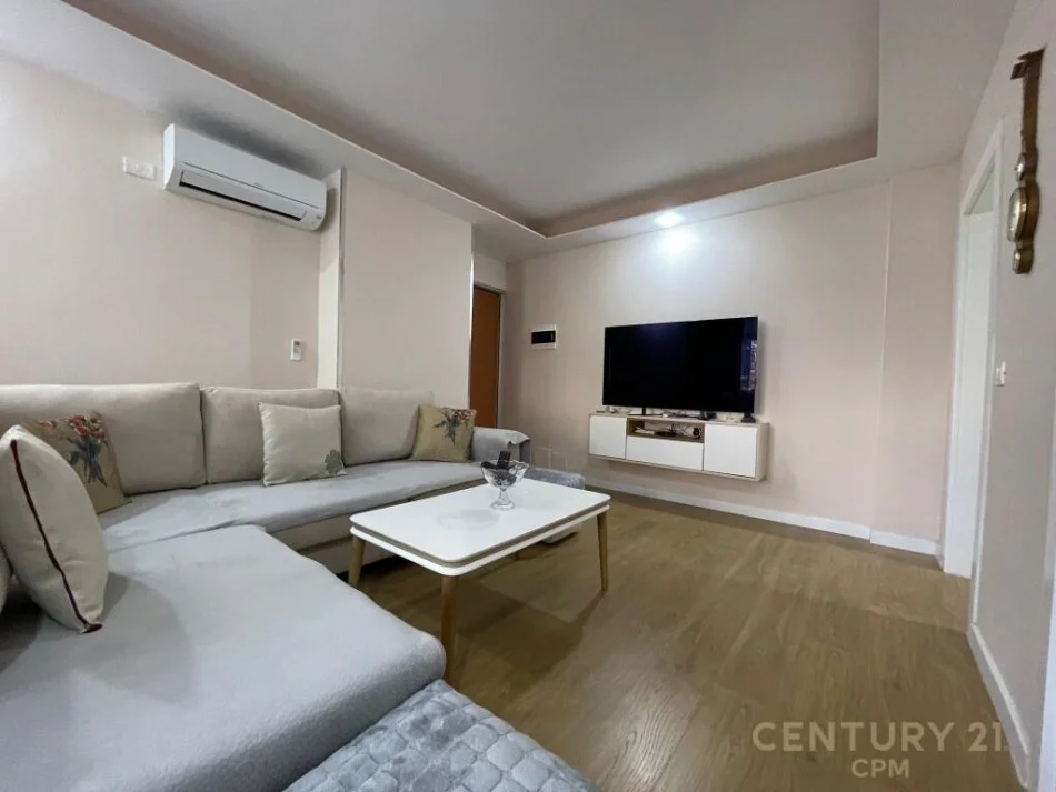 Tirane, jepet me qera apartament 1+1 Kati 1, 62 m² 800 € (komuna)