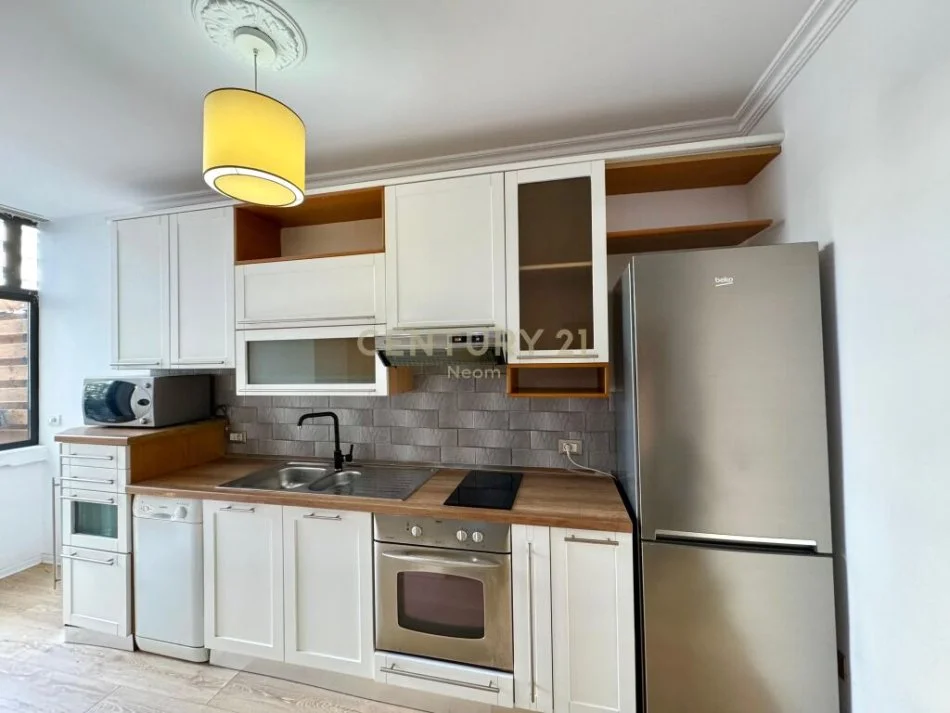 Tirane, shitet apartament 1+1+Ballkon Kati 2, 195.000 m² 195.000 € (STADIUMI AIR ALBANIA)