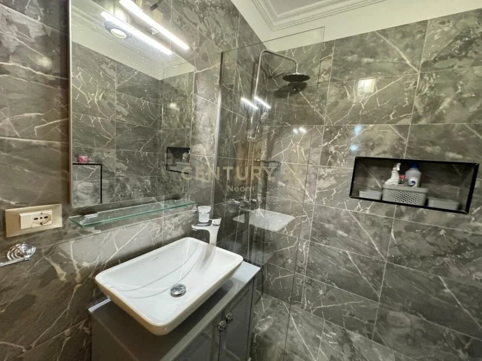 Tirane, shitet apartament 1+1+Ballkon Kati 2, 195.000 m² 195.000 € (STADIUMI AIR ALBANIA)