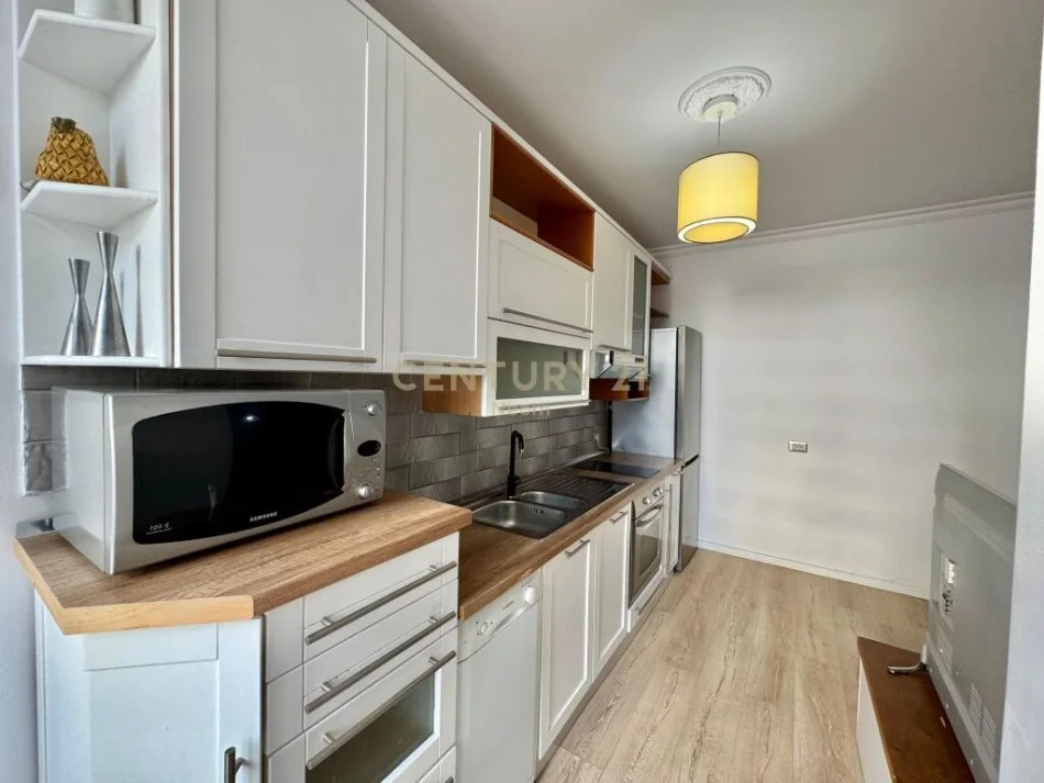 Tirane, shitet apartament 1+1+Ballkon Kati 2, 195.000 m² 195.000 € (STADIUMI AIR ALBANIA)